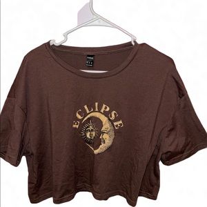 Brown cropped graphic tee